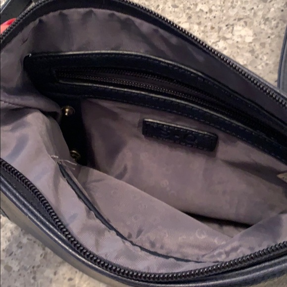 Vegan leather navy S-Q purse! - Picture 3 of 4